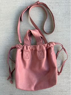 Madewell Leather Drawstring Bucket Bag in a beautiful dusty pink shade.