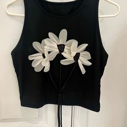 Black top white flowers, size M