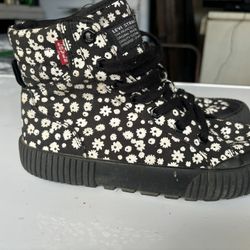 Levi Girls Boots (Size 6) 
