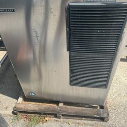 Ice Machine And Bin 900 Lbs Daily