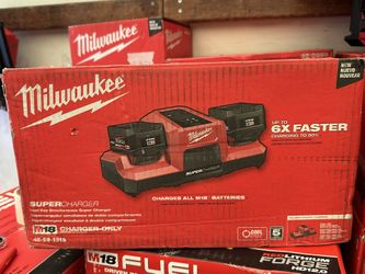 Milwaukee M18 18V Dual Bay Simultaneous Super Charger