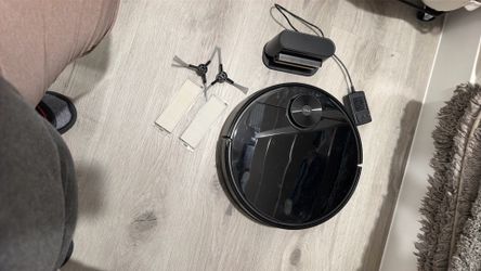 Wyze Robot Vacuum With Charging Base