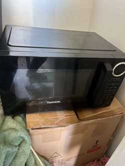 Kenmore Black Countertop Microwave
