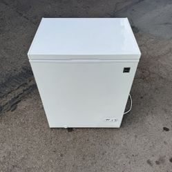 Deep Chest Freezer Free Local Delivery/30 Day Warranty