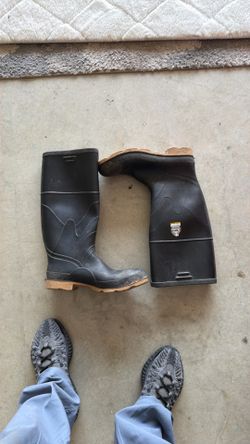 boots size 12