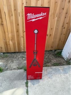 Milwaukee rocket dual power M18