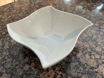 Large serving bowl