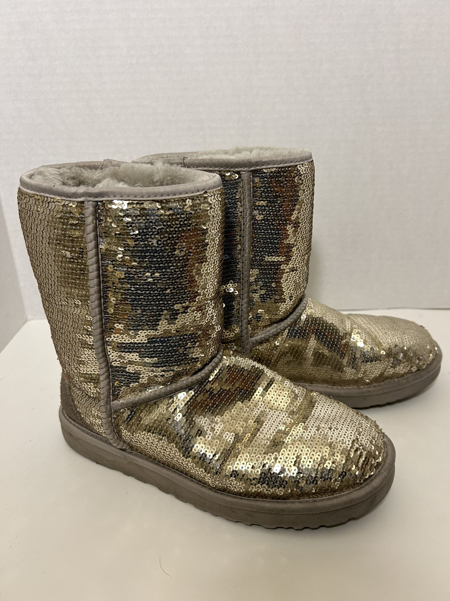 Ugg Australia w/Classic Short Sparkles 3161 w/ Slvr Size 8 Sequined Boots w/ Box