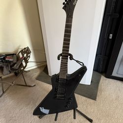 Epiphany Explorer Guitar W/case flat Black