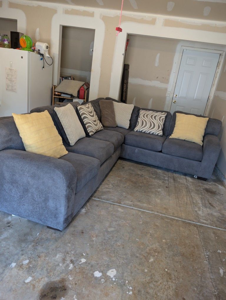 Sectional Couch In Great Condition