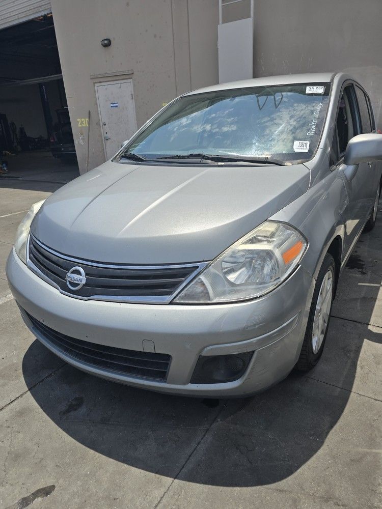 2011 Nissan.versa.stickshft.3888 Otd.
