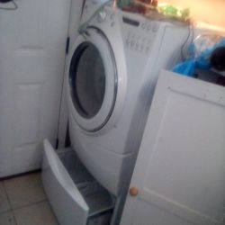 Whirlpool Washer And Dryer Set In Excellent Condition 