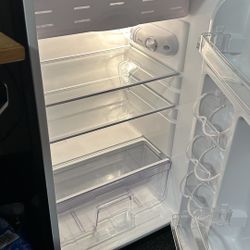 Magic Chef 3.3 cu. ft. Mini Fridge