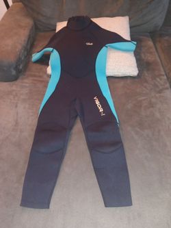 Kids size 8 wetsuit in brand new condition