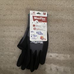 MaxiFlex Ultimate Men's Medium Gray Nitrile-Coated Outdoor and Work Gloves with AD-APT Hand Cooling Technology