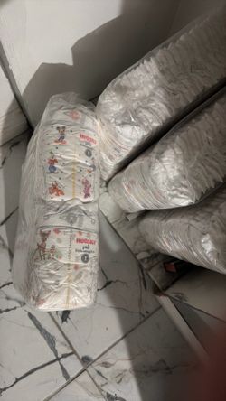 Size 1 diapers Huggies