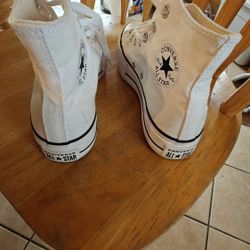 Converse 7.5 - Worn Once