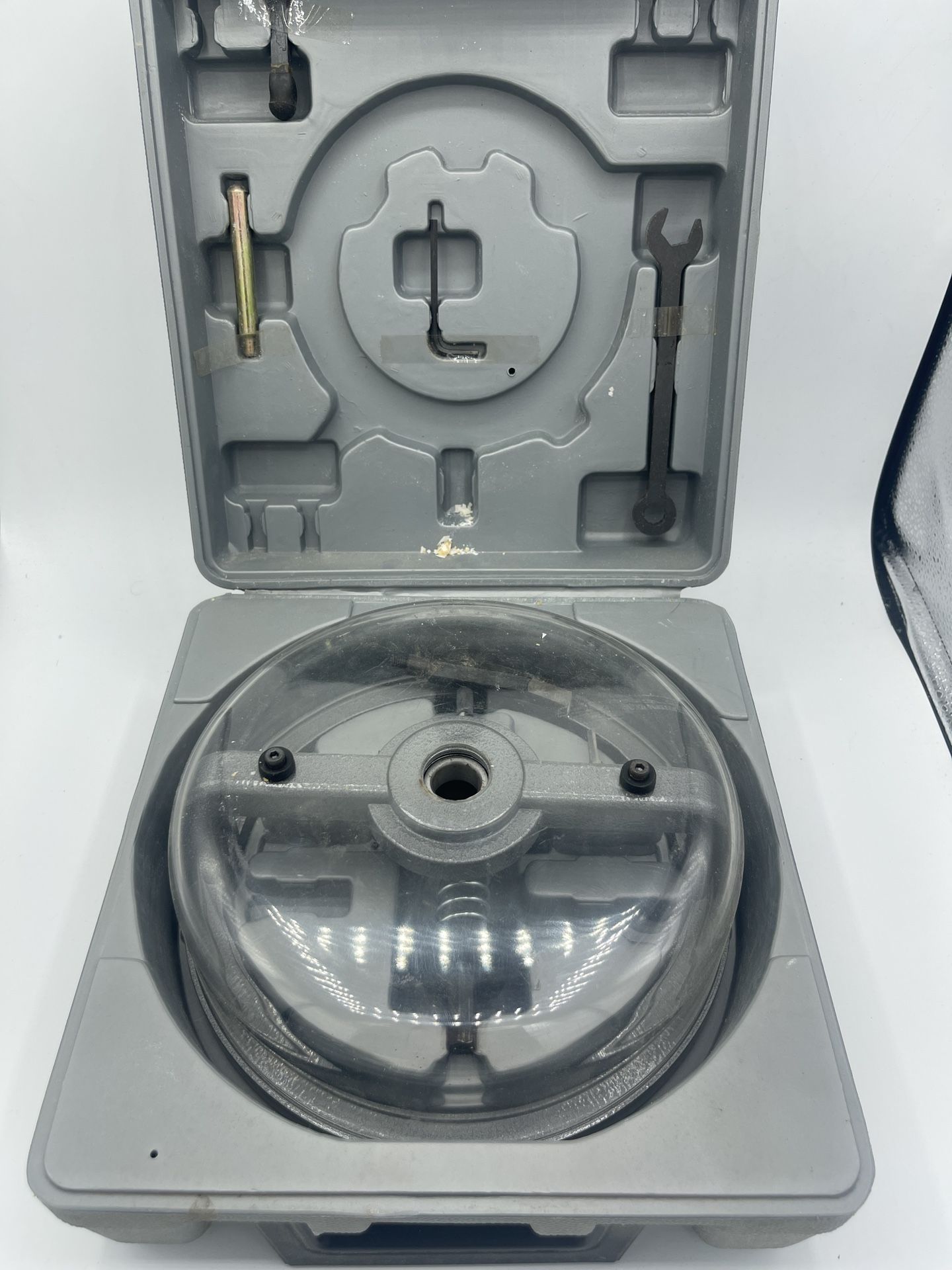 MULTI FUNCTIONAL ROUND HOLE CUTTER WITH ADJUSTABLE RADIUS