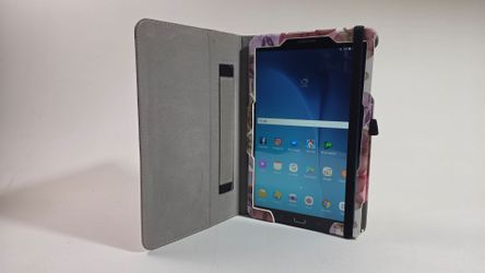 Galaxy Tab E with Case