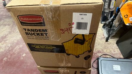 Rubbermaid bucket with wringer