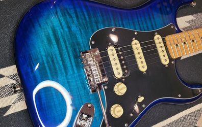 Fender FSR Stratocaster HSS Plus-Top 70th anniversary