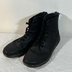 DOC MARTENS LEATHER CASUAL BOOTS 