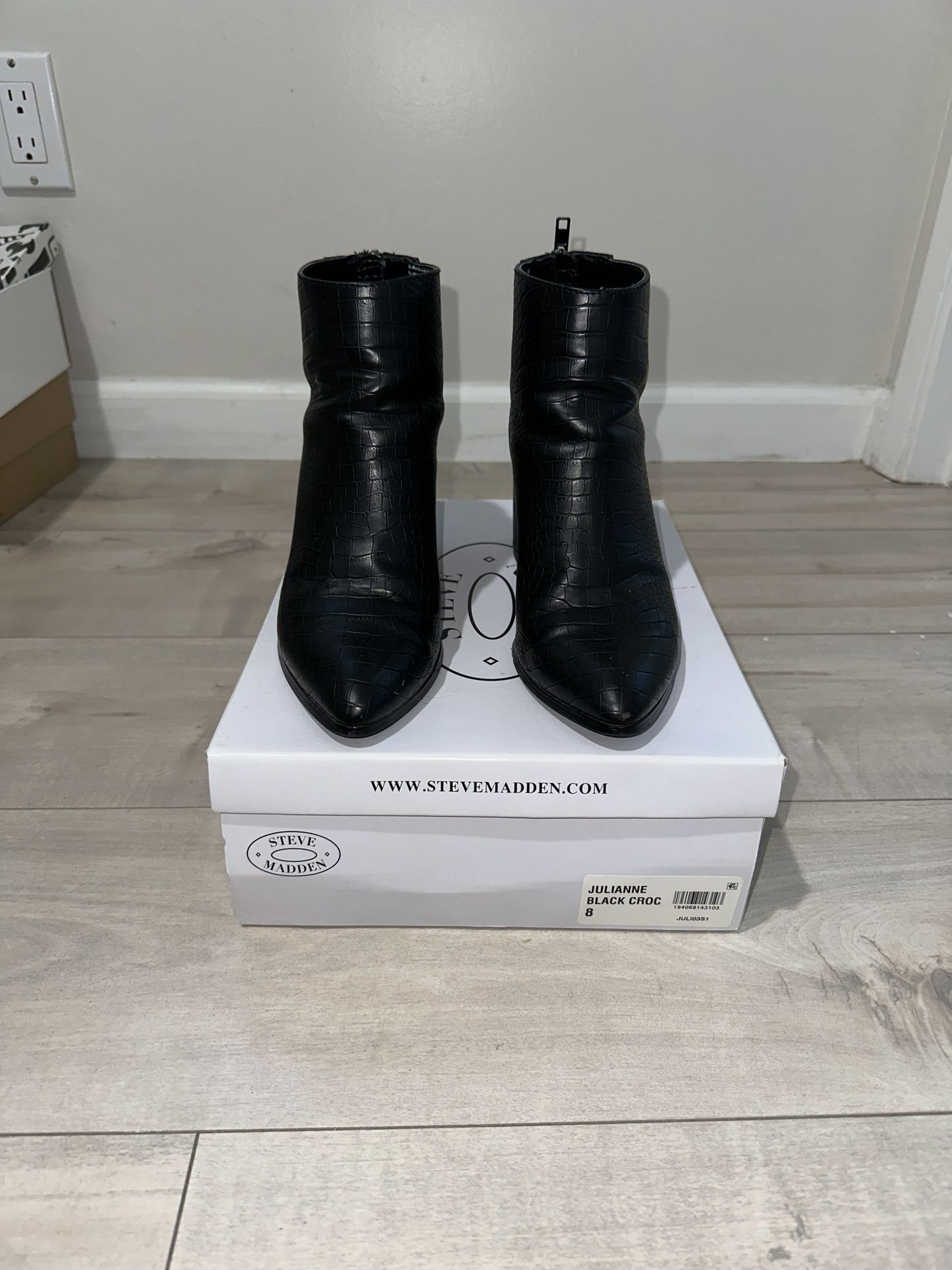 Steve Madden Black Croc-Pattern Ankle Booties