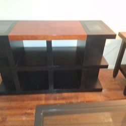 ENTERTAINMENT  CABINET 