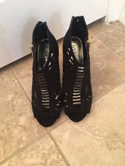 Women's guess shoes size 8