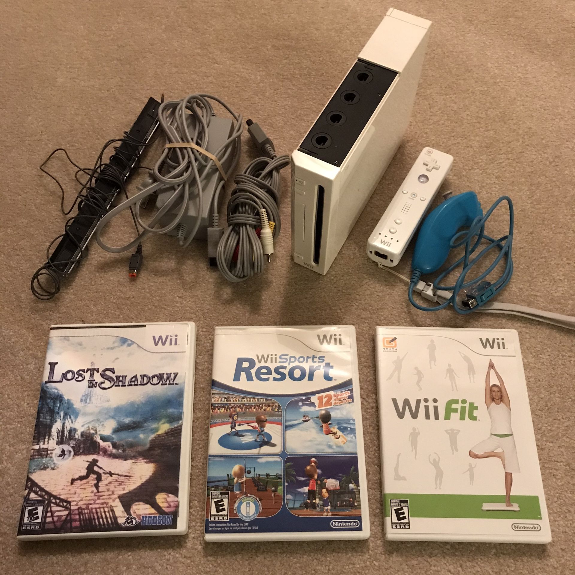 Nintendo wii system console with 3 video games controller cables wii sports fit