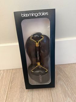 Bloomingdale's Face Roller with Gua Sha Set