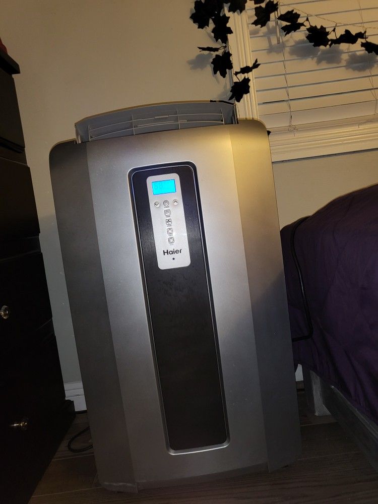 Air Conditioner,silver,floor Conditioner, Size Of A 42 https://offerup.com/redirect/?o=SW4uVFY= Verious Temp.controls.