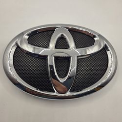 GENUINE OEM TOYOTA AURION, CAMRY GRILLE EMBLEM FRONT LE XLE 75310÷06010