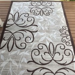 7’10”x 12’ Area Rug