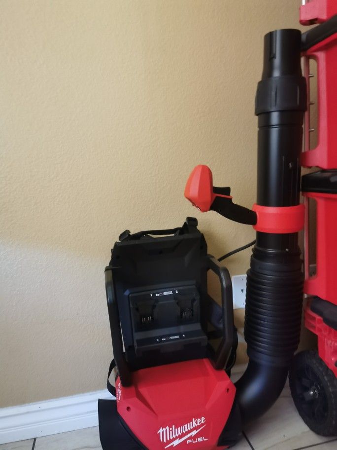 M18 Dual/4 Battery Backpack Blower 
