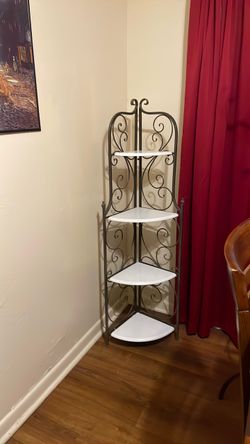 Nice Corner shelves