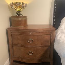 <> BEDside End Table <>
