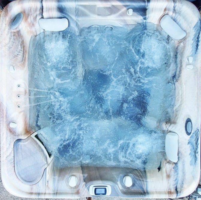 5-Person Beautiful & Powerful 2014 HotSpring hot tub Envoy NXT /spa/ jacuzzi for sale