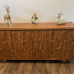 Stylish Wood Carved Table 