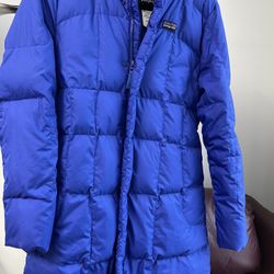 Patagonia quilted down Girl's puffer hooded knee length blue jacket, Size XL