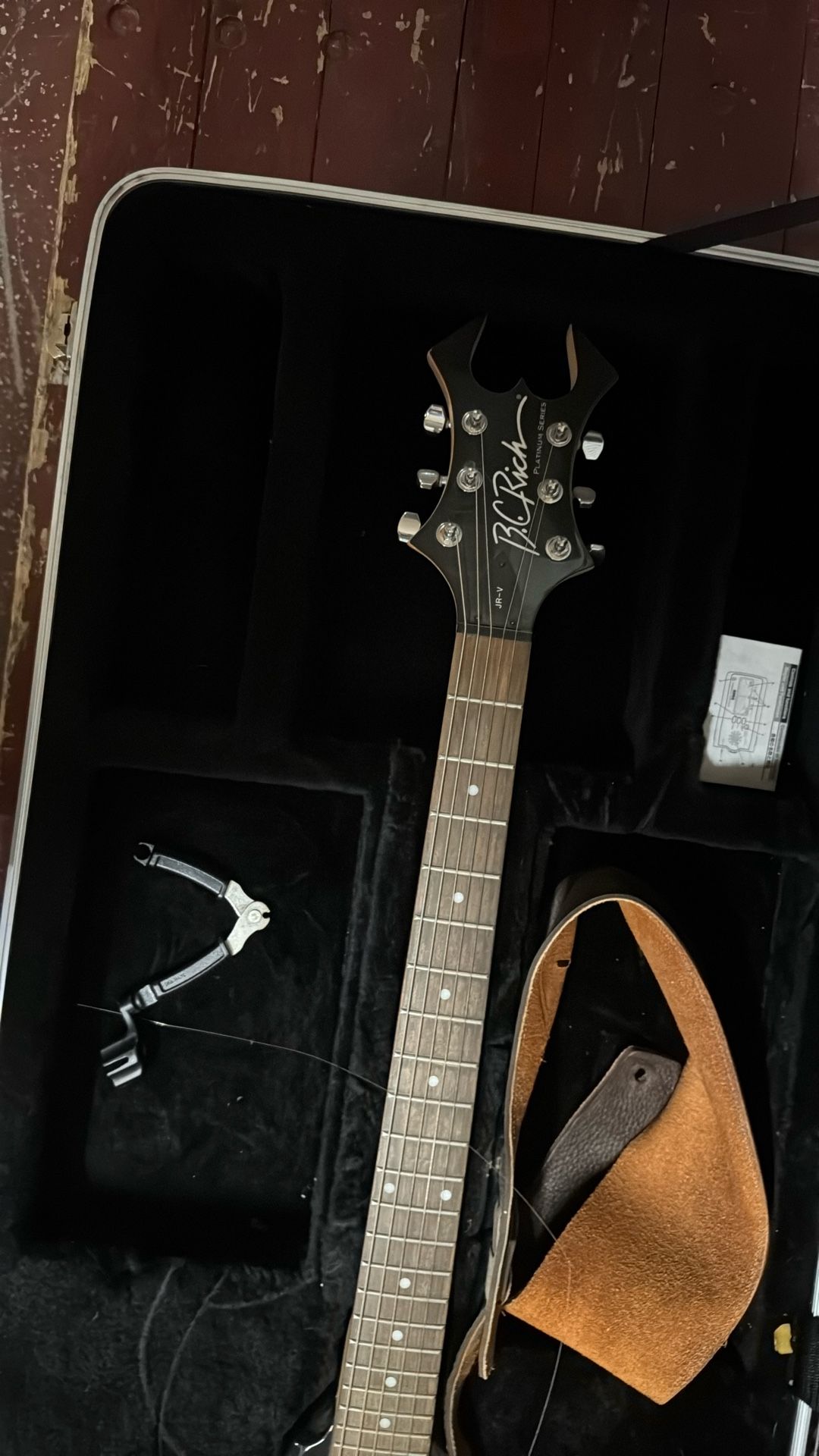 BcRich Flying V Jvr Platinum With Hard shell Case