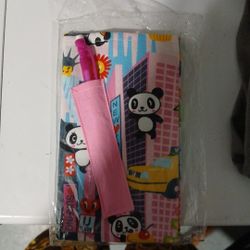 Materi.\nAl calendar holder and pen