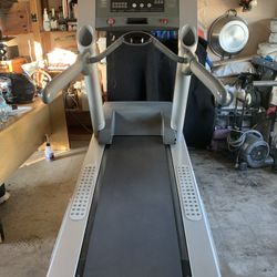 LIFE FITNESS 95TI TREADMILL