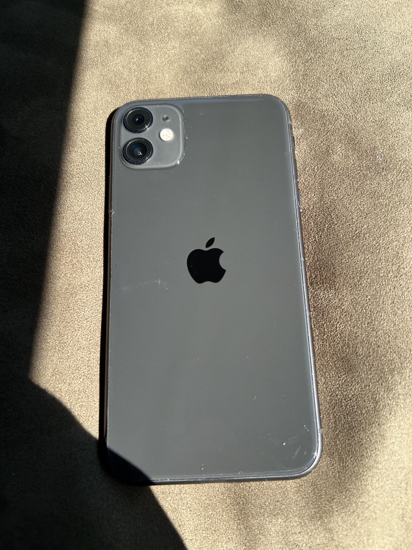 Apple iPhone 11 *Excellent Condition*