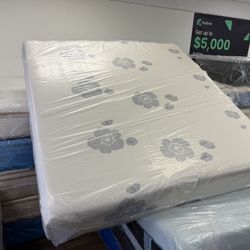 King Size Memory Foam Mattress $299 Includes Box Springs 