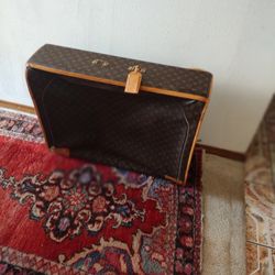 Large Louis Vuitton Suitcase