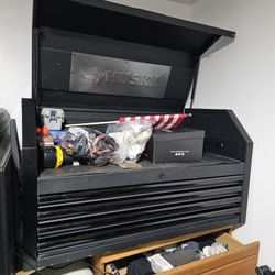 Husky Toolbox, Table Top, Keys Included 
