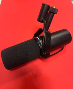 SHURE SM7dB Dynamic Vocal Microphone with built-in Preamp MIC is authentic. Lightly used in Very Good condition . Works perfect as well. Details Buil