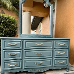 Gorgeous Lexington French Provincial Dresser & Mirror