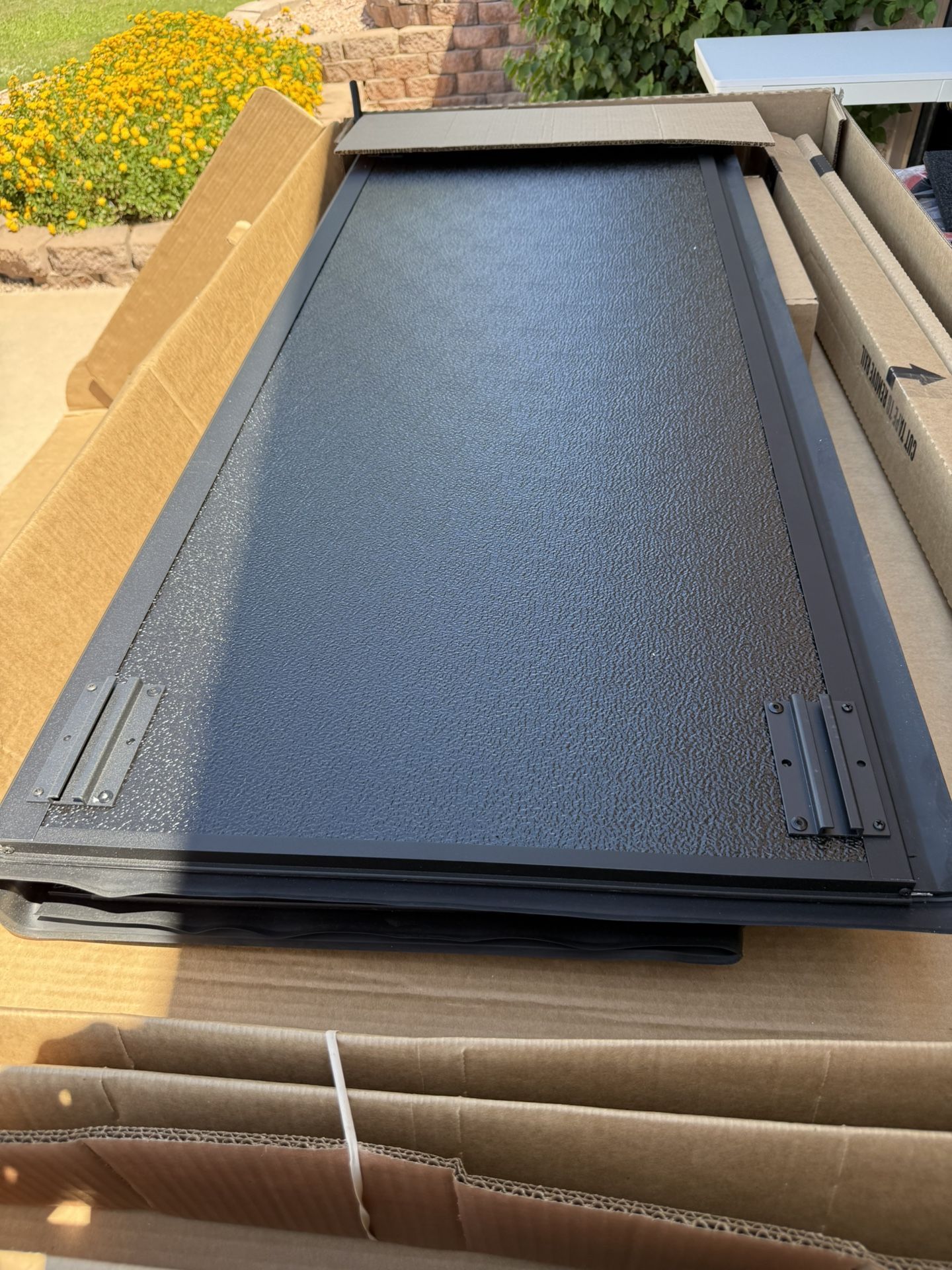 Gator EFX Hard Tri-Fold Truck Bed Tonneau Cover | GC24022 | Fits 2019 - 2025 Ford Ranger 5' Bed (60")